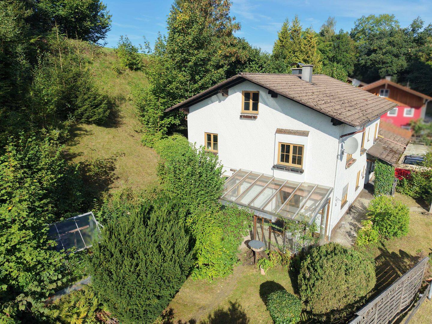 Ein Zuhause mit viel Platz, Charme und Möglichkeiten: Einfamilienhaus in Traunstein/Haslach, 83278 Traunstein