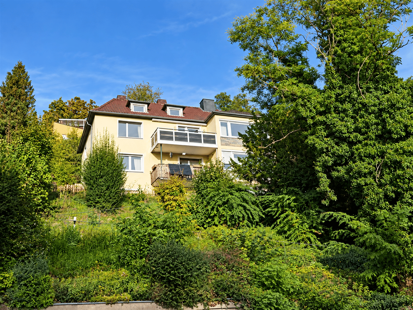Wohnen mit Weitblick: Großzügige 6-Zimmer-Wohnung mit Garten am Frauenberg, 36039 Fulda