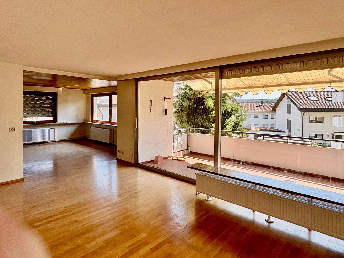 Großzügige, helle 5-Zimmer-Wohnung in bester Lage, sehr gute Ausstattung, Wärmepumpe und neues Bad., 75179 Pforzheim