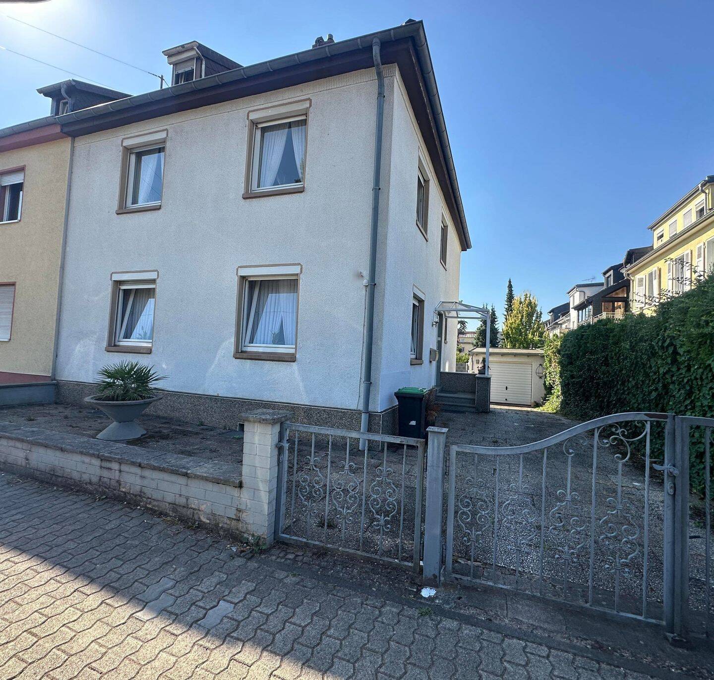 Charmante Doppelhaushälfte mit vielseitiger Nutzungsmöglichkeit in Dillingen, 66763 Dillingen/Saar