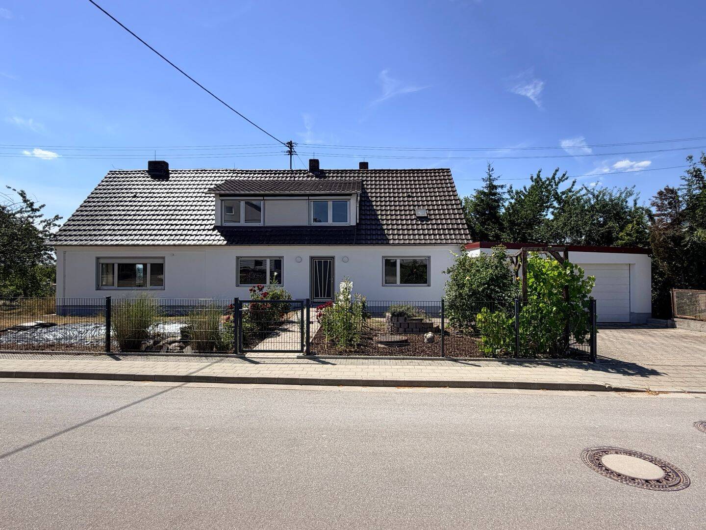 Traumlage mit Südausrichtung: EFH mit Potenzial, Weitblick, Do.-Garage & neuwert. Pellethzg!, 86703 Rögling