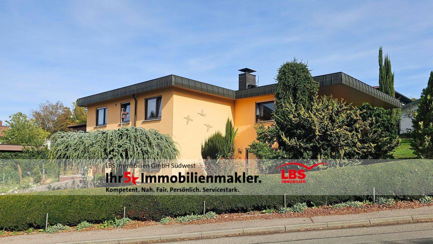 Viel Platz, schönes Grundstück und beste Voraussetzungen für neue Wohnideen. Einfamilienhaus mit ELW, 88094 Oberteuringen
