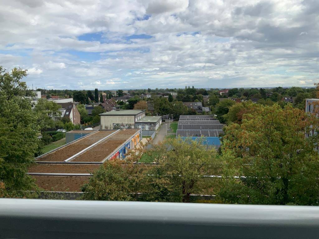 Was ein Ausblick! Einzugsbereite 2-Raumwohnung mit zusätzlichem Arbeits-, Essbereich, 40789 Monheim am Rhein