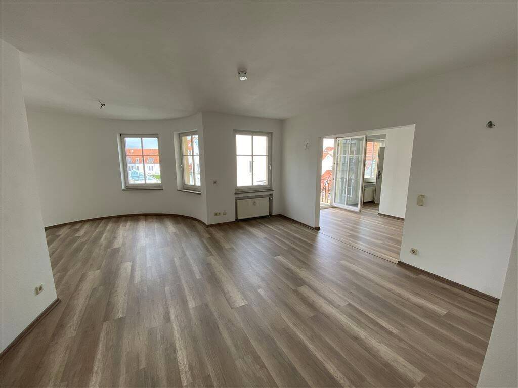 Altenburg* City Center* großzügige 3 Raum-Whg. * Balkon*Tageslichtbad*G-WC* sep. Küche*, 4600 Altenburg