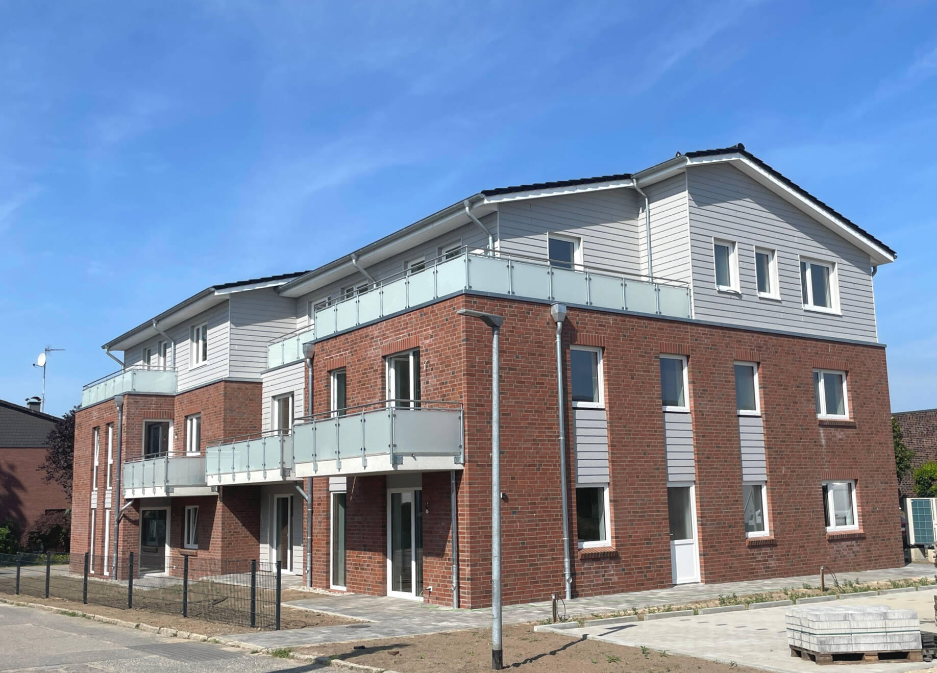 Nortorf: Moderne 2-Zimmer-Wohnung mit Terrasse und Stellplatz, 24589 Nortorf