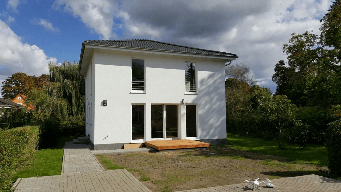 Großes Einfamilienhaus in Berlin mit Garten unmöbliert, 12524 Berlin (Treptow-Köpenick Altglienicke Kleingartenanlage Falkenbrunn 1)