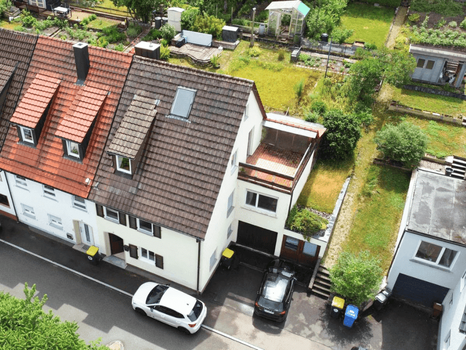 Viel Raum für Ihre Wohnideen! Charmantes Reihenendhaus mit Garten und Garage in Hanglage, 78570 Mühlheim an der Donau