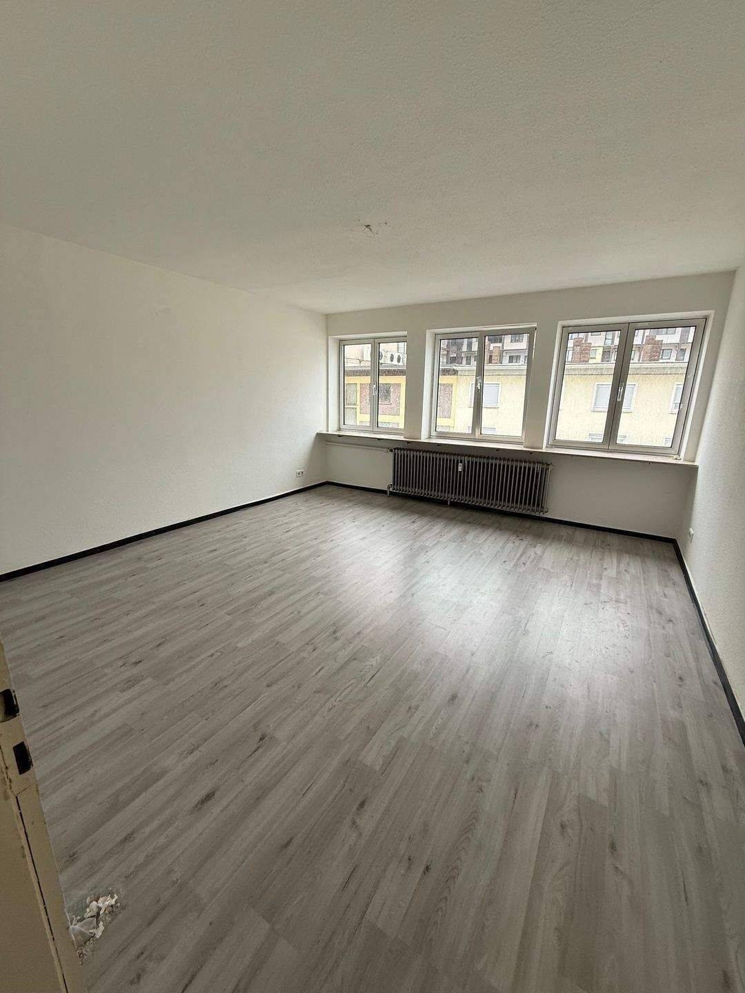 Geräumige 3 ZKB Wohnung im Herzen der Stadt. Jobcenter-Zahlung möglich!, 66538 Neunkirchen