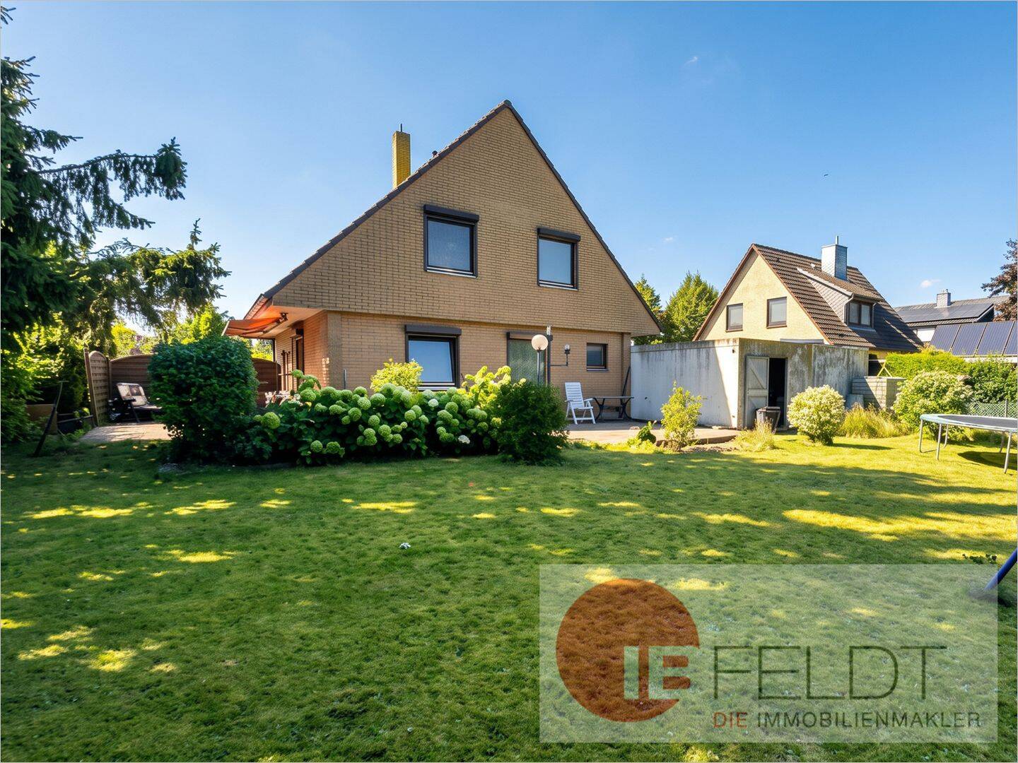 Charmantes Einfamilienhaus mit guter Raumaufteilung, Doppelgarage und großem Garten mit Terrasse, 21502 Geesthacht
