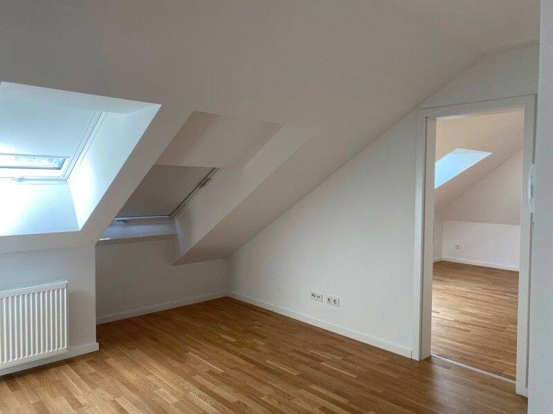 2-Zimmer Single-Dachgeschosswohnung in Frankfurt-Eschersheim, 60433 Frankfurt am Main (Bonames Dornbusch Eschersheim Frankfurter Berg Preungesheim)