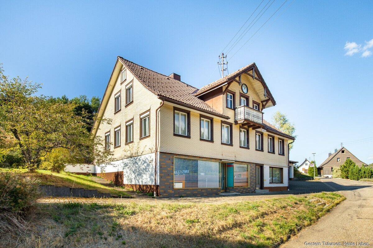 Historisches Wohn- und Geschäftshaus mit zusätzlichen Grundstücksflächen und Bebauungspotenzial, 79871 Eisenbach (Hochschwarzwald)