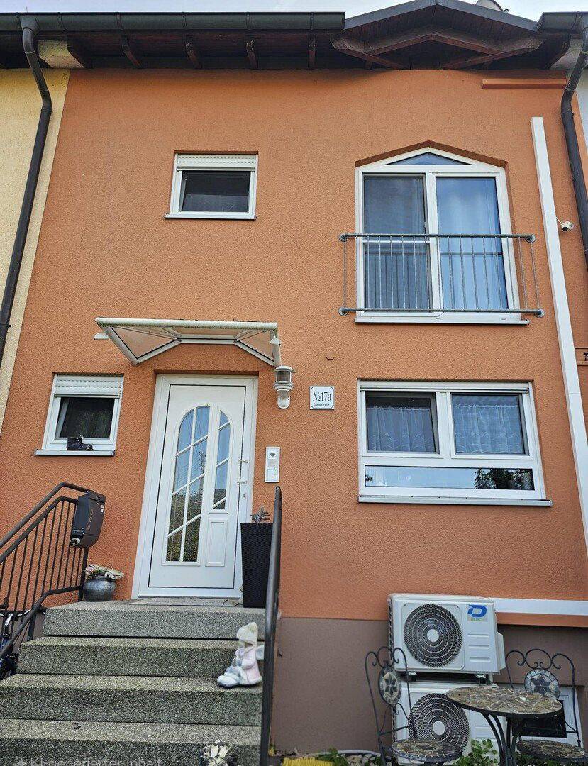 Exklusives Reihenmittelhaus mit Pool und Klimaanlage, 79227 Schallstadt