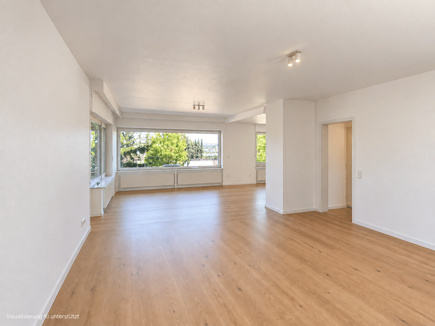 Wohnen wie im eigenen Haus: 3-Zimmer-Wohnung mit 250 qm Garten und Balkon mit Blick über die Rheinebene, 76646 Bruchsal