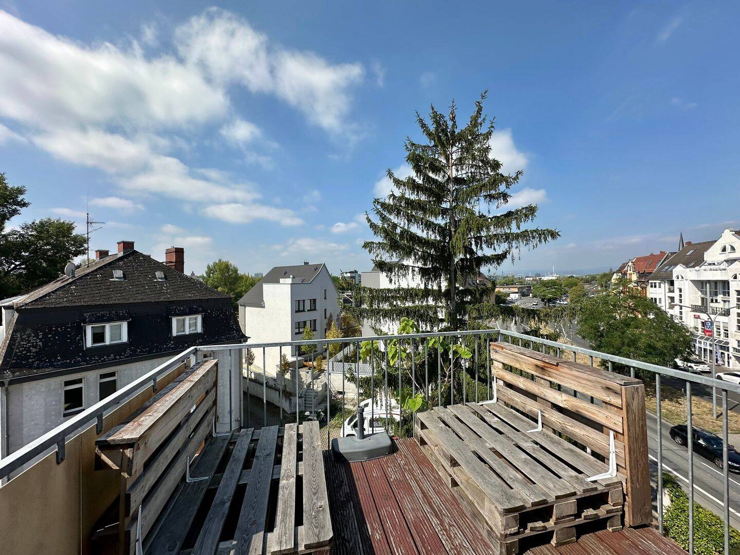 Maisonette-Wohnung mit Dachloggia in zentraler Lage, 55252 Wiesbaden (Mainz-Kastel)