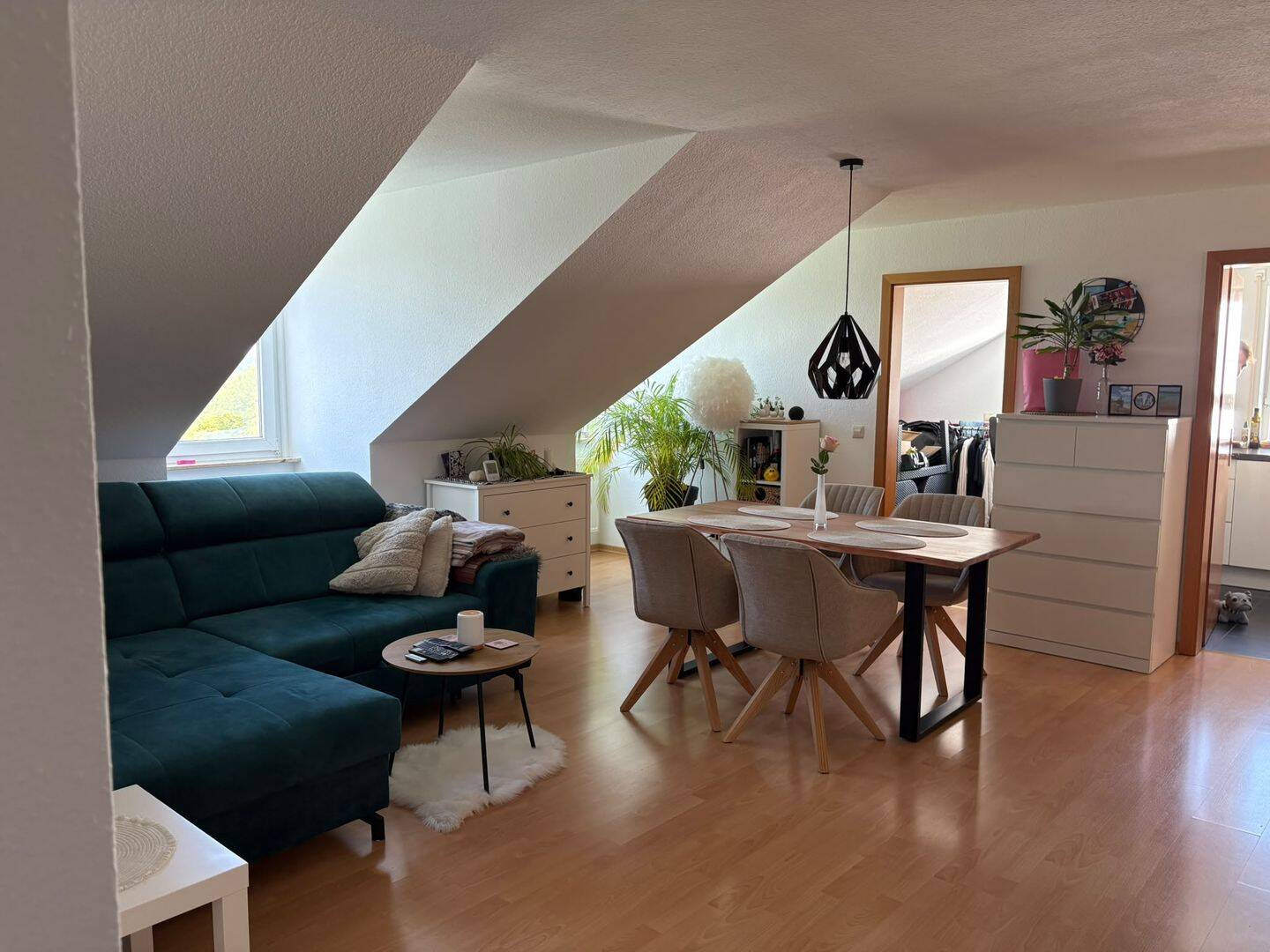 Helle 2,5-Zimmer-Wohnung mit Balkon, Einbauküche & Stellplatz in Mössingen, 72116 Mössingen