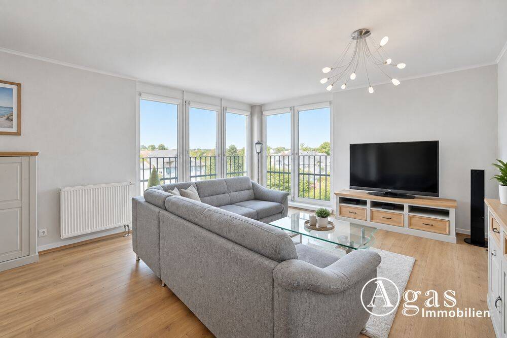 Frisch renovierte 4-Zimmer-Wohnung mit großzügigem Balkon & Tiefgaragenstellplatz, 16356 Werneuchen