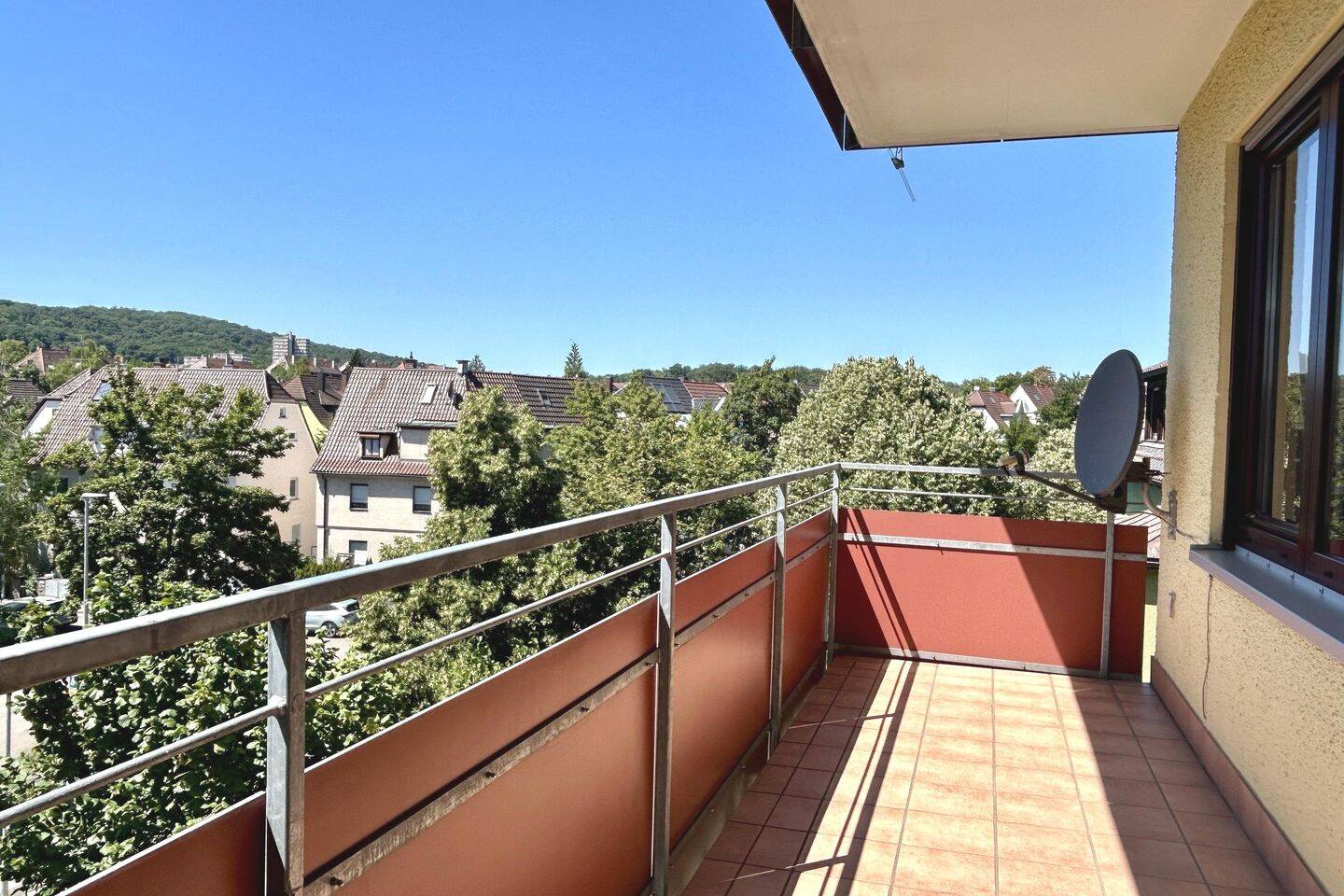 Freie 2-Zi.-Wohnung mit Balkon und Aussicht, EBK, Parkett, Tageslicht Bad, sep. WC, 1. OG, 70469 Stuttgart (Feuerbach Zuffenhausen)