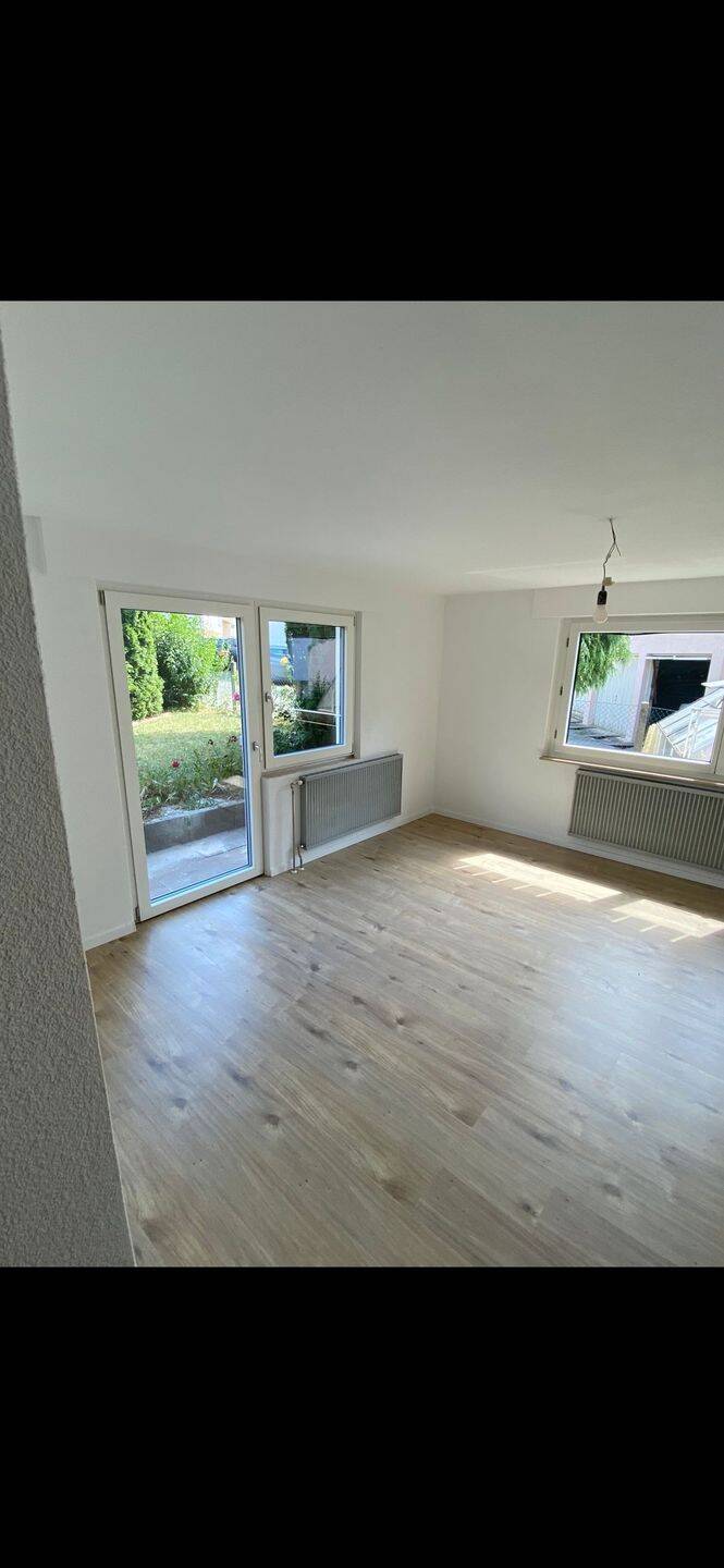 Helle 3,5 Zimmer Erdgeschosswohnung in Waldstetten, 73550 Waldstetten