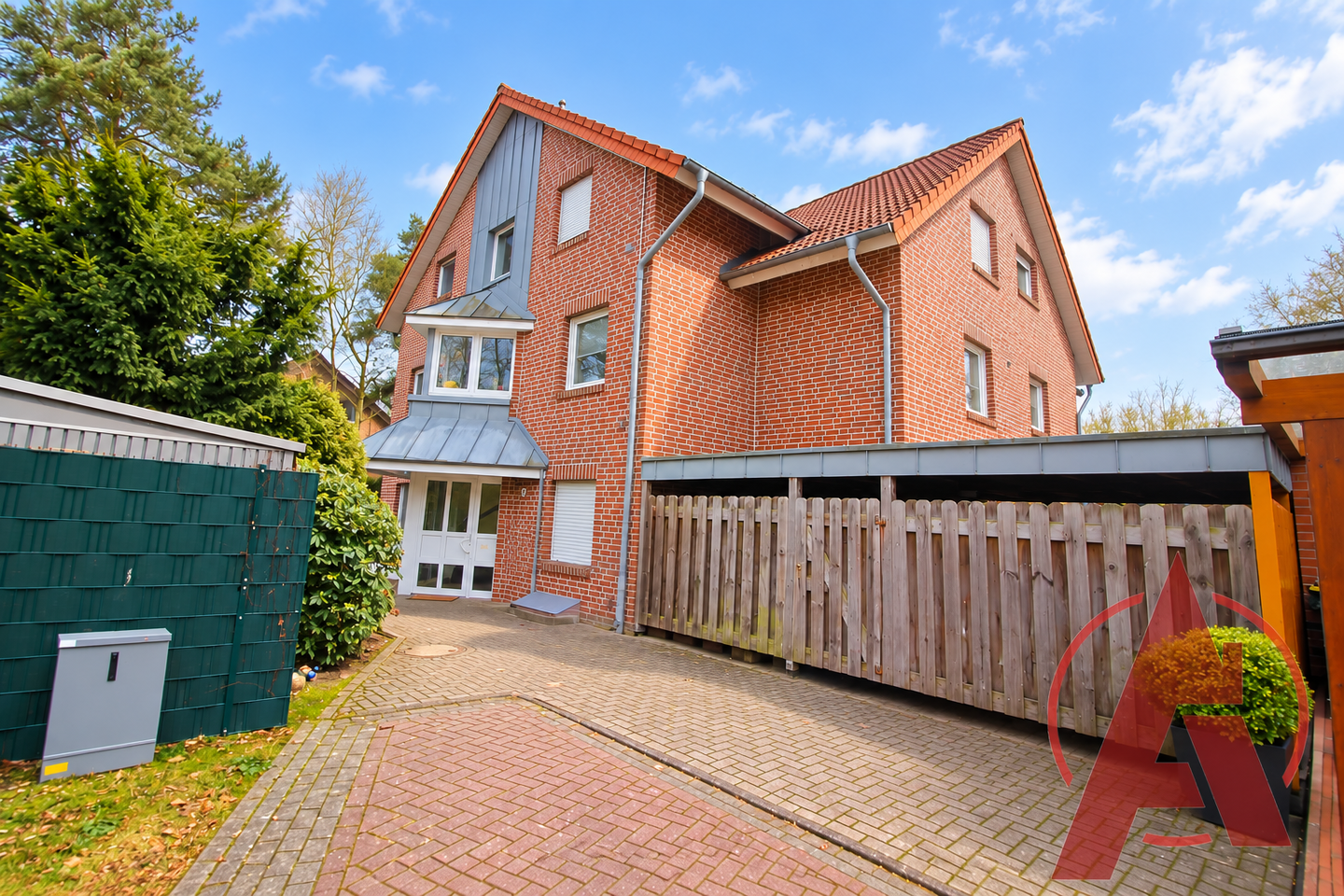 Helle Dachgeschosswohnung mit Balkon und durchdachter Raumaufteilung, 49808 Lingen (Ems)