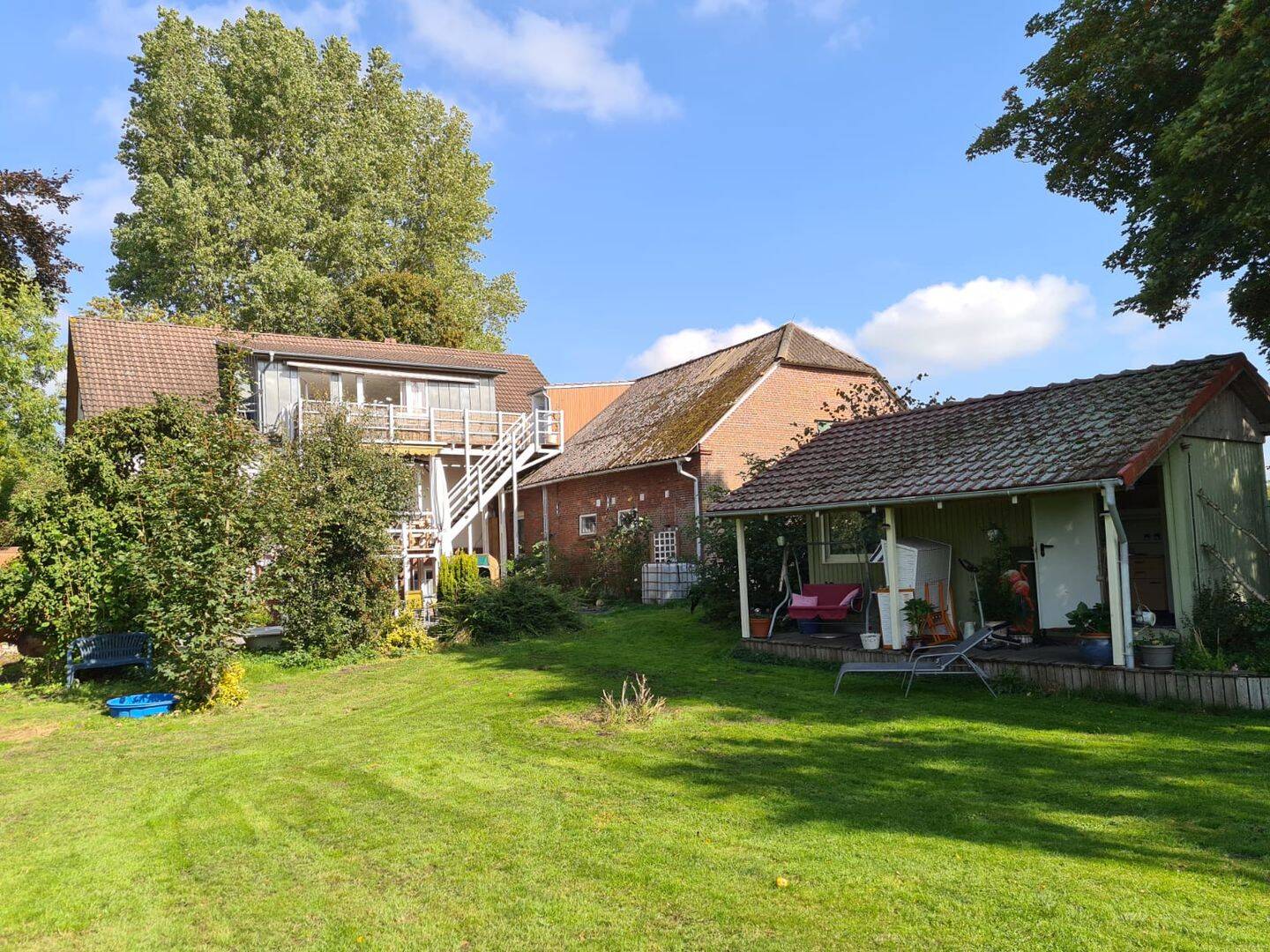Wohnhaus mit Einliegerwohnung und viel Nutzfläche auf 3.300 m² / Gemeinde Jade, 26349 Jade