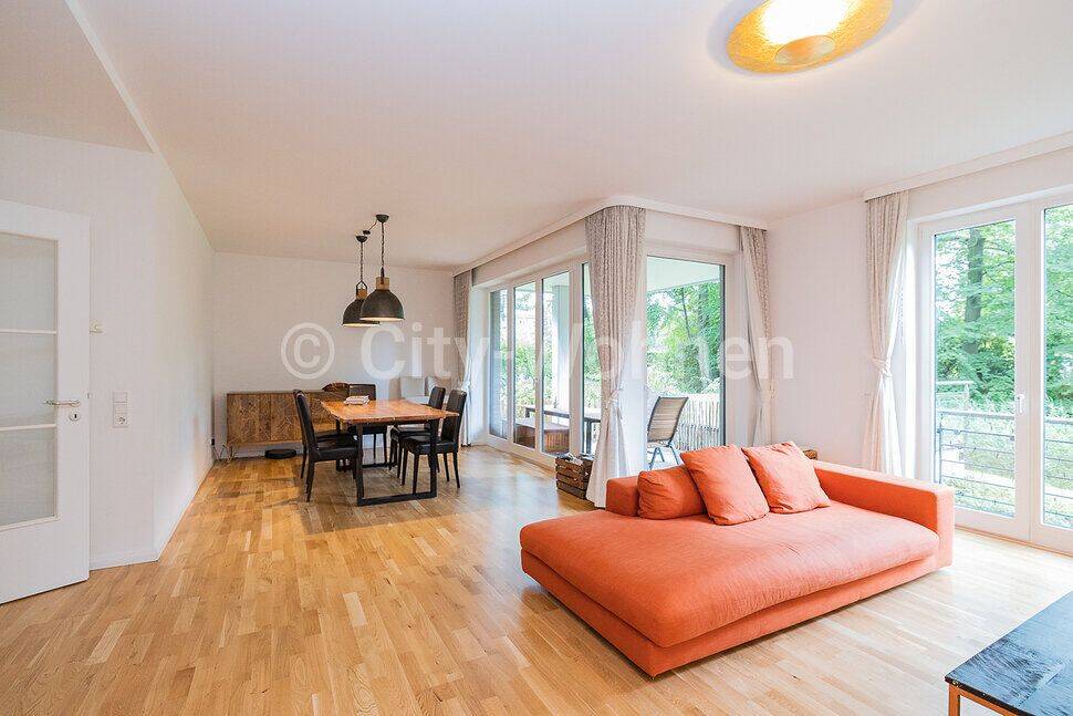 Großzügige möblierte Wohnung in Hamburg-Wellingsbüttel mit Süd-Terrasse und Tiefgaragenstellplatz, 22391 Hamburg (Wandsbek)