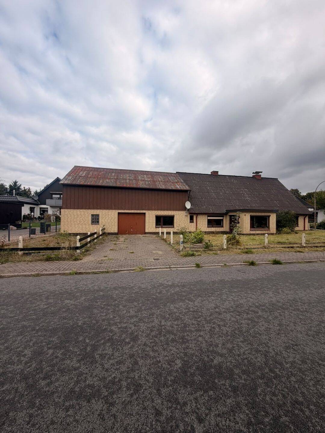 Wohnhaus mit Einliegerwohnung auf großem Grundstück, 24879 Idstedt
