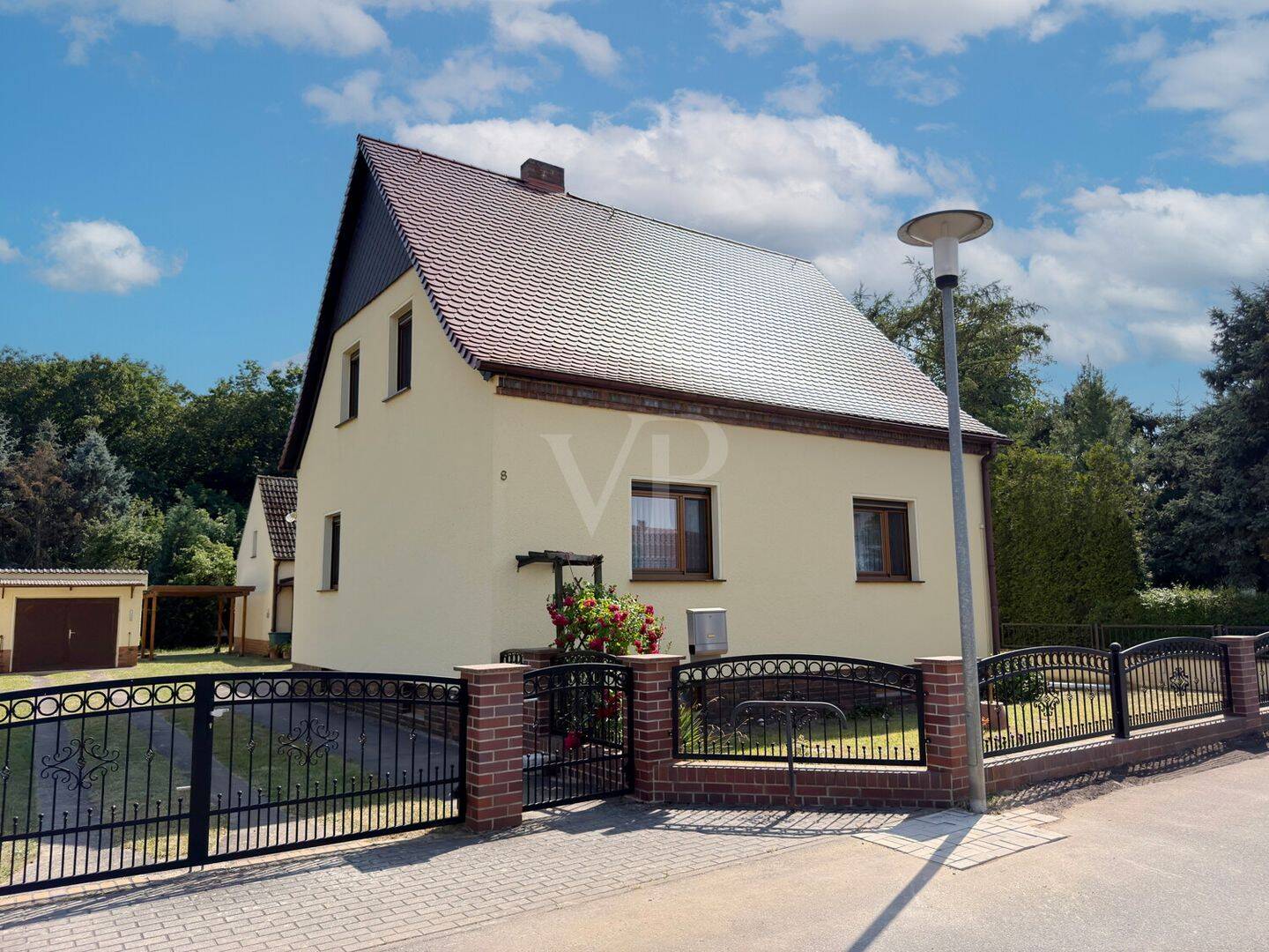 Viel Platz für Familie, Garten und Zukunft – Einfamilienhaus mit Potenzial in ruhiger Anliegerstraße, 1945 Tettau