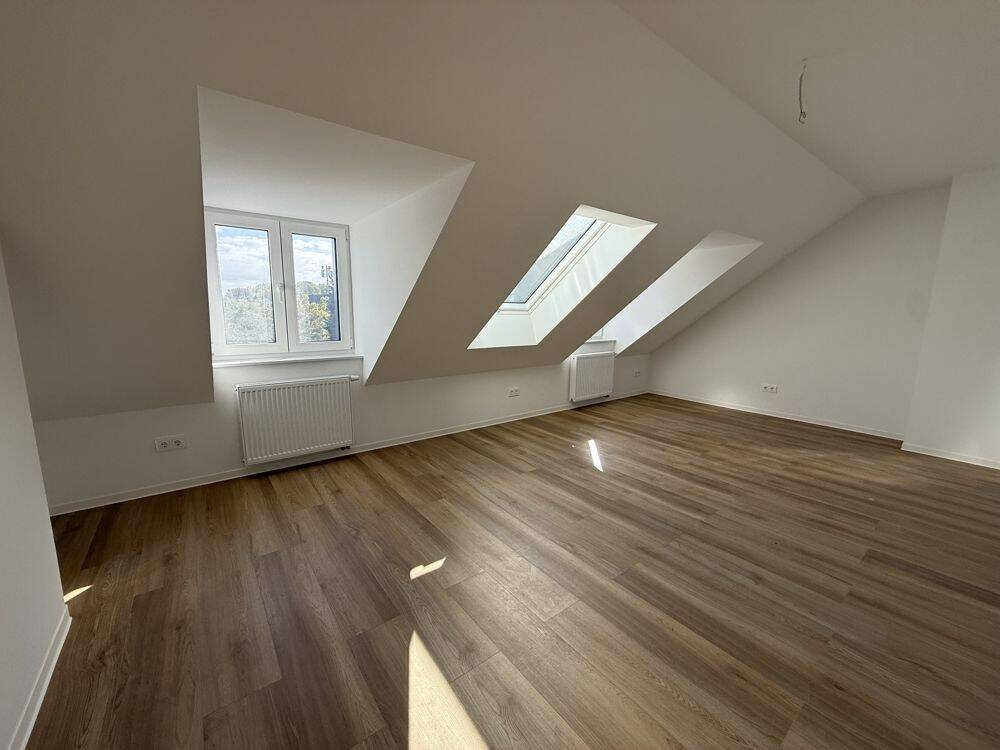 Gemütliche Dachgeschoss-Wohnung in beliebter Lage von Krefeld Uerdingen Saniertes 5 Parteien-Haus, 47829 Krefeld (Gartenstadt Uerdingen)