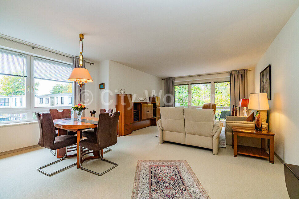 Großzügige Wohnung mit Balkon und Tiefgaragenstellplatz in Hamburg-Poppenbüttel, 22399 Hamburg (Wandsbek Hummelsbüttel Lemsahl-Mellingstedt Poppenbüttel)