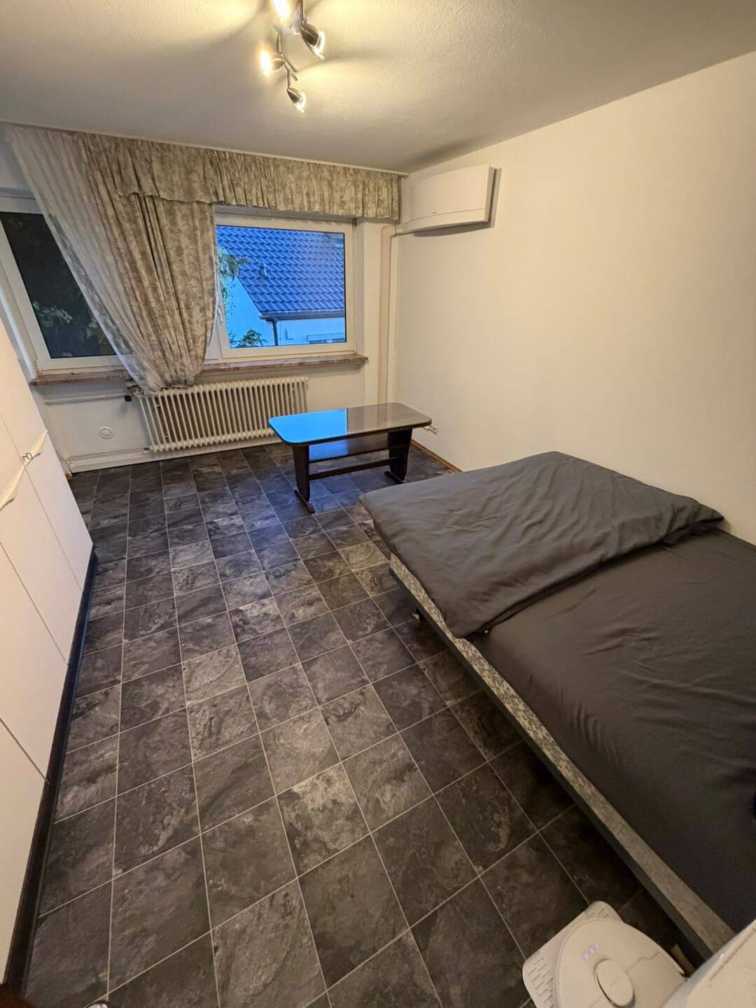 Frisch renoviertes WG-Zimmer mit Klima, Balkon & WLAN, 73033 Göppingen