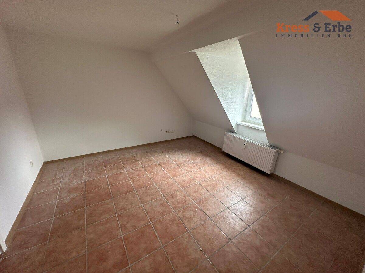 Gemütliche 2-Zimmer-Dachgeschosswohnung mit Einbauküche im Herzen von Schlüchtern, 36381 Schlüchtern