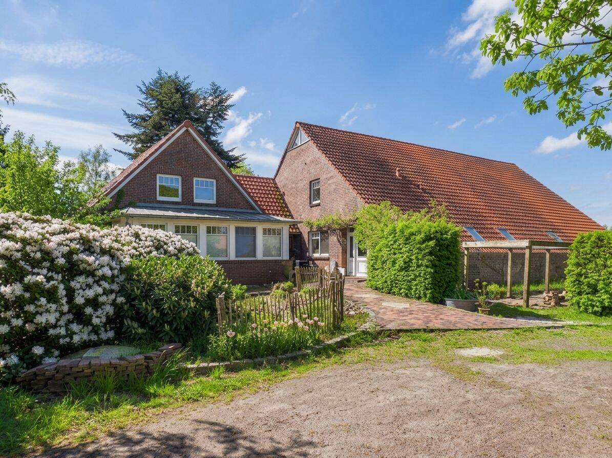 Traumhaftes Landleben mit Weitblick – vielseitiger Hof mit Wohneinheiten, Gewerbe & Tierhaltung, 26446 Friedeburg