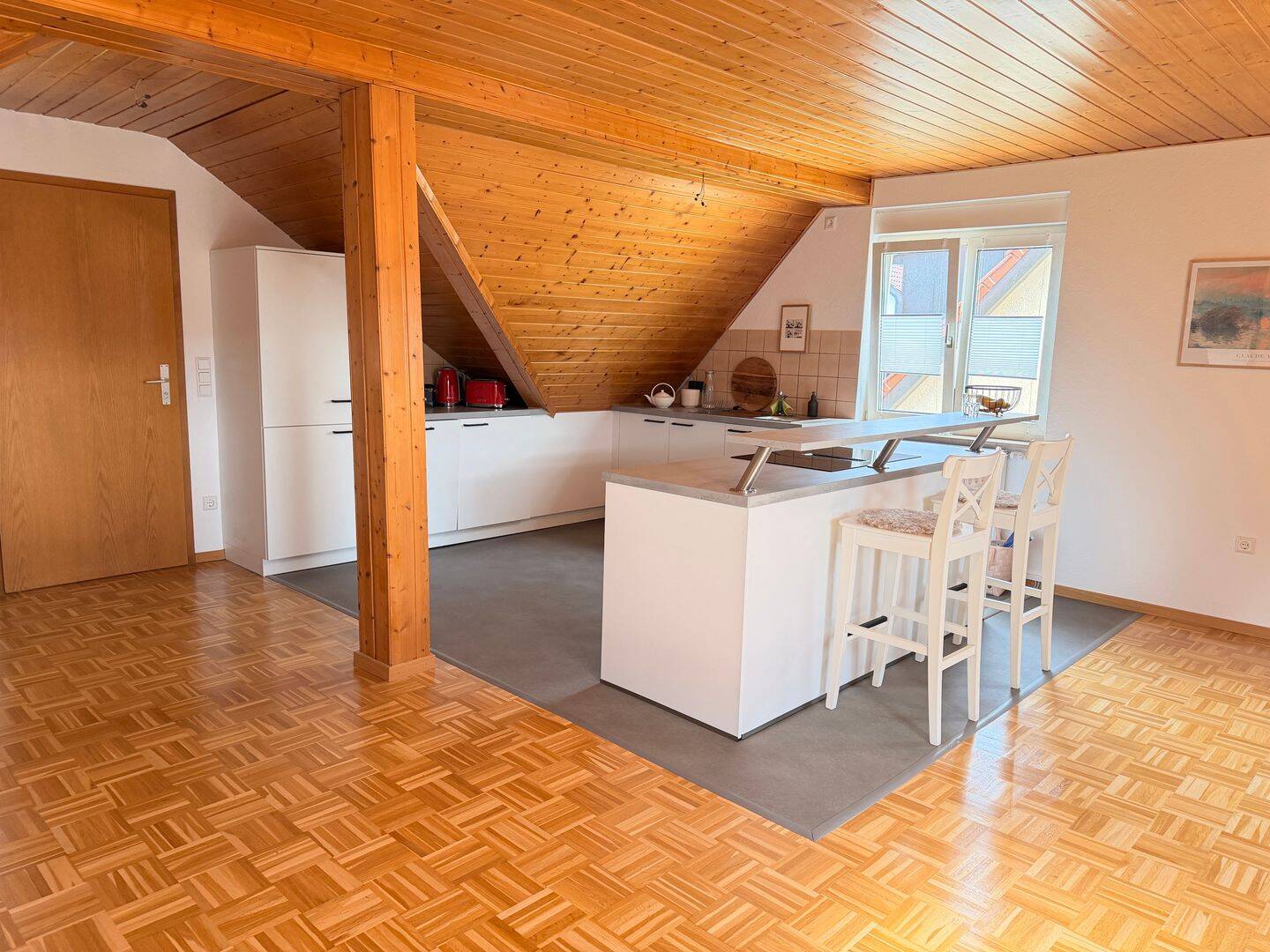 Zentrale 2-Zimmer-Dachgeschosswohnung mit neuer Einbauküche, 78532 Tuttlingen