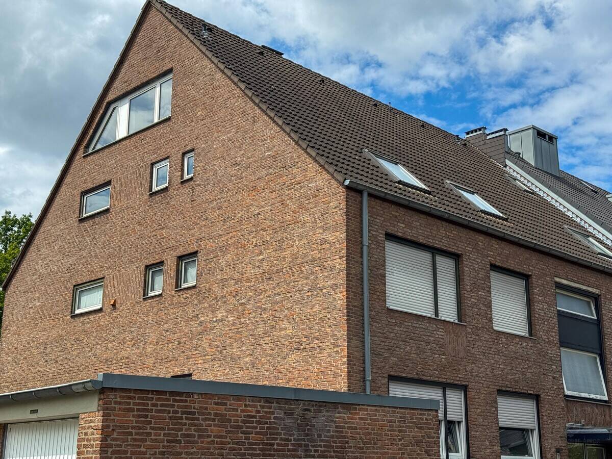Paket aus 2 Wohnungen und 1 Souterrain Apartment mit Garage in Sackgassenlage, 40670 Meerbusch