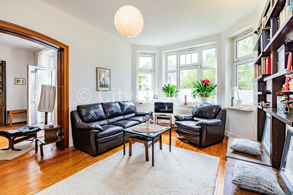 Großzügige, möblierte Erdgeschosswohnung mit zwei Terrassen und Wintergarten in Hamburg-Niendorf, 22459 Hamburg (Eimsbüttel Niendorf Schnelsen)