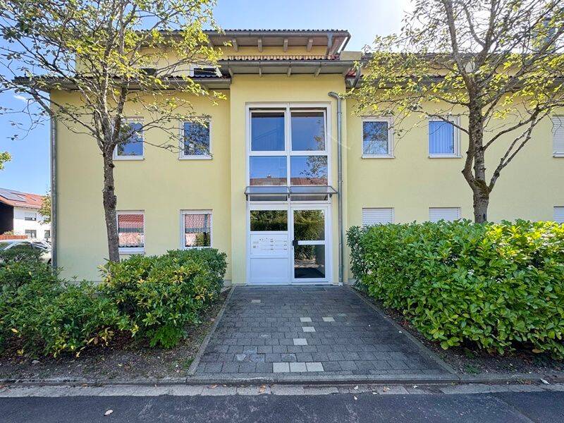 Lichtdurchflutete 3-ZKB Dachterrassenwohnung in ruhiger Lage von Höhenkirchen, 85635 Höhenkirchen-Siegertsbrunn