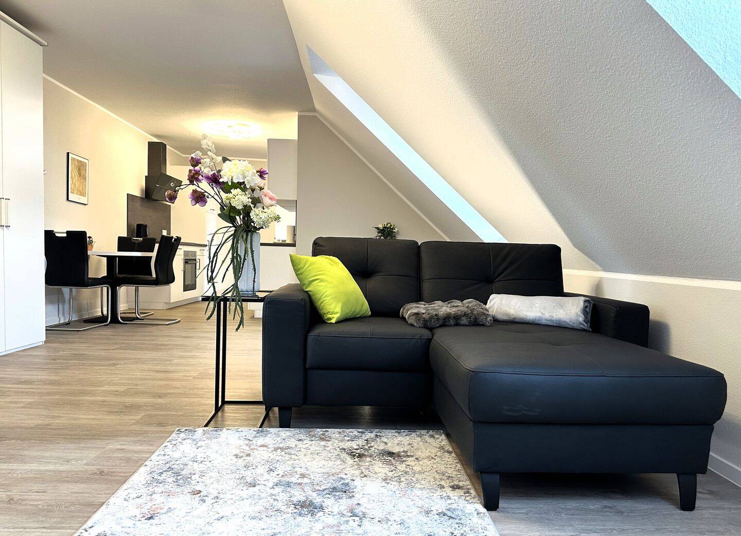 Geräumiges 2-Zimmer-Apartment, bequem & wohnlich ausgestattet – Ankommen und Wohlfühlen, 63743 Aschaffenburg (Gailbach Innenstadt Obernau Obernauer Kolonie Schweinheim)