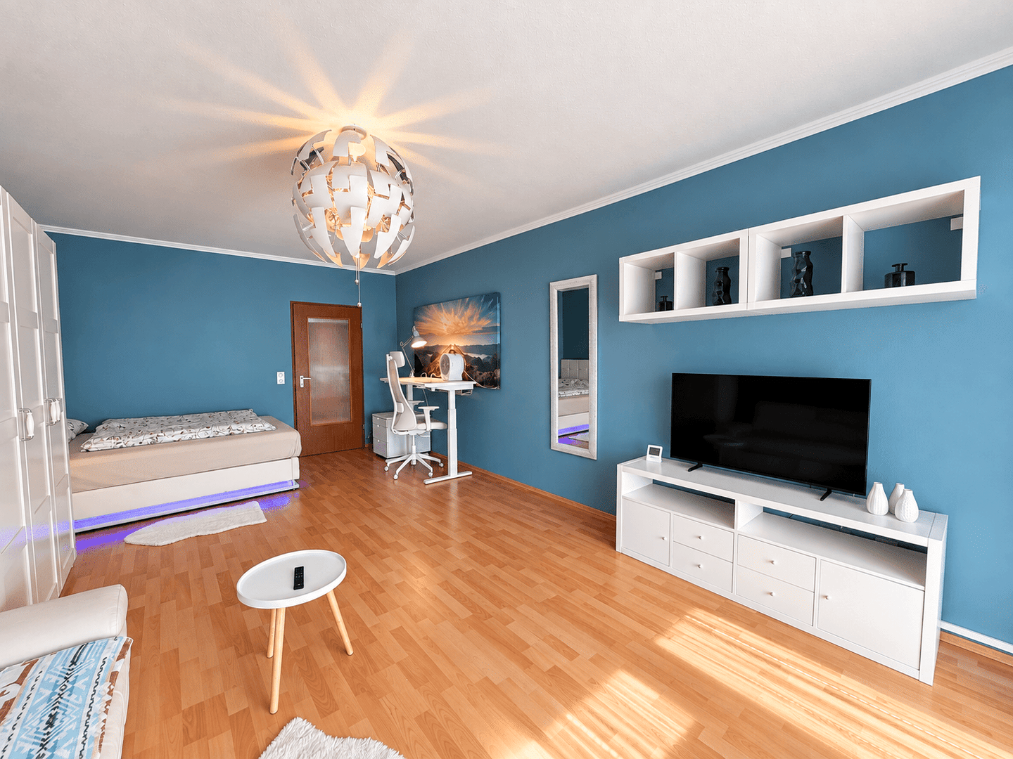 Möblierte 2-Zimmer-Wohnung mit Loggia & Aufzug in Wiesbaden – sofort einziehen oder vermieten, 65187 Wiesbaden (Biebrich Wiesbaden)