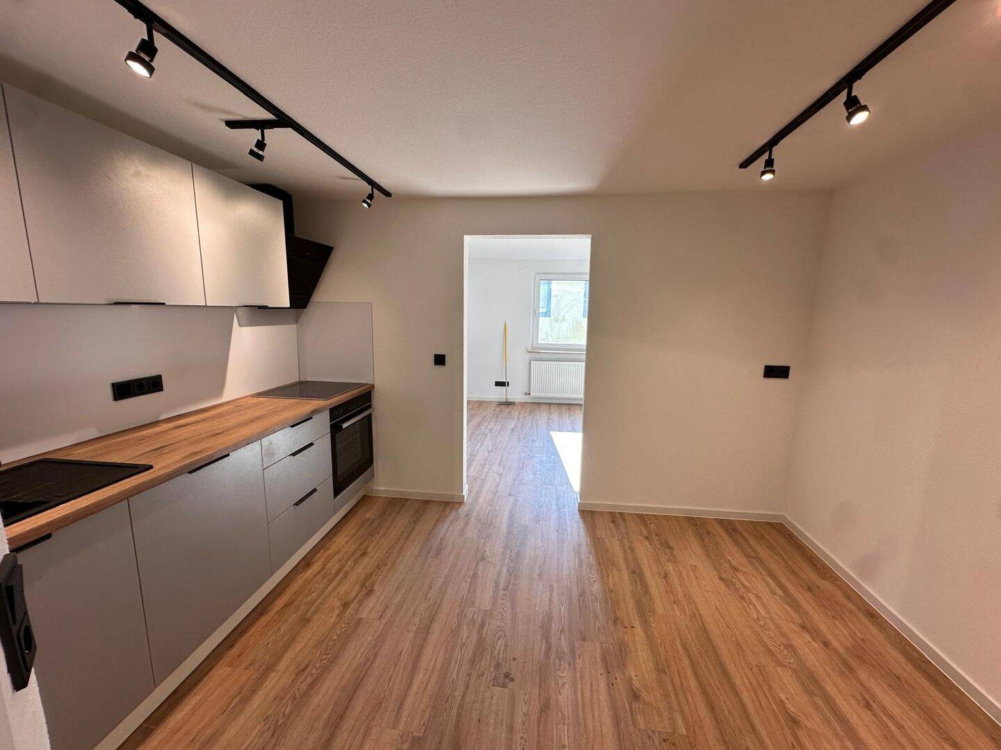 Sanierte Wohnung auf 2 Etagen in Heidingsfeld, 97084 Würzburg (Heidingsfeld Heuchelhof Rottenbauer)