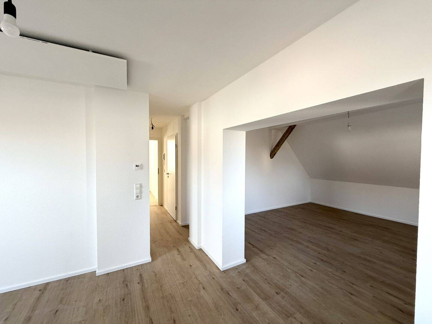 Erstbezug nach Sanierung: Helle DG-Wohnung mit Einbauküche, 74348 Lauffen am Neckar
