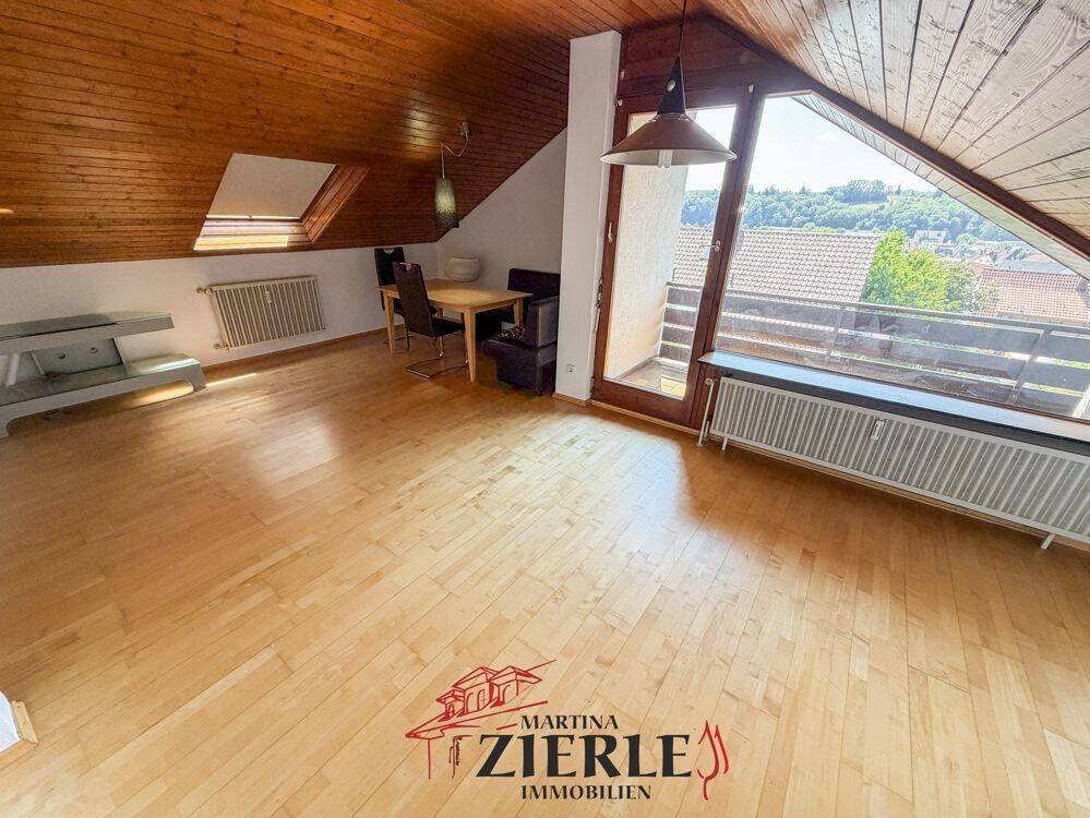 Helle Dachgeschosswohnung in gefragter Halbhöhenlage von Ebersbach mit Einbauküche und Balkon!, 73061 Ebersbach an der Fils