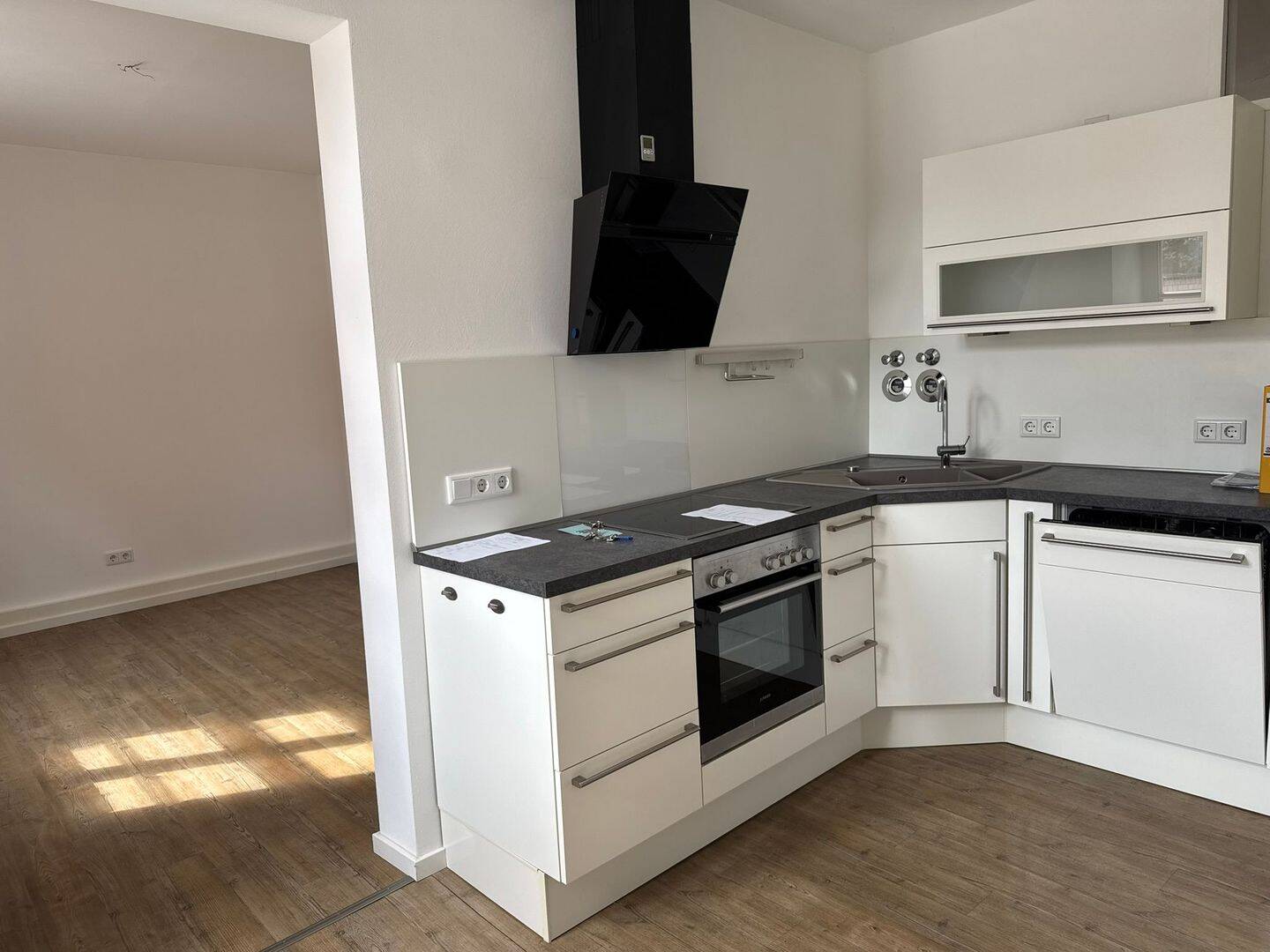 *Moderne 3-Zi-Wohnung mit Einbauküche und Terrasse am Kornmarkt*, 37520 Osterode am Harz