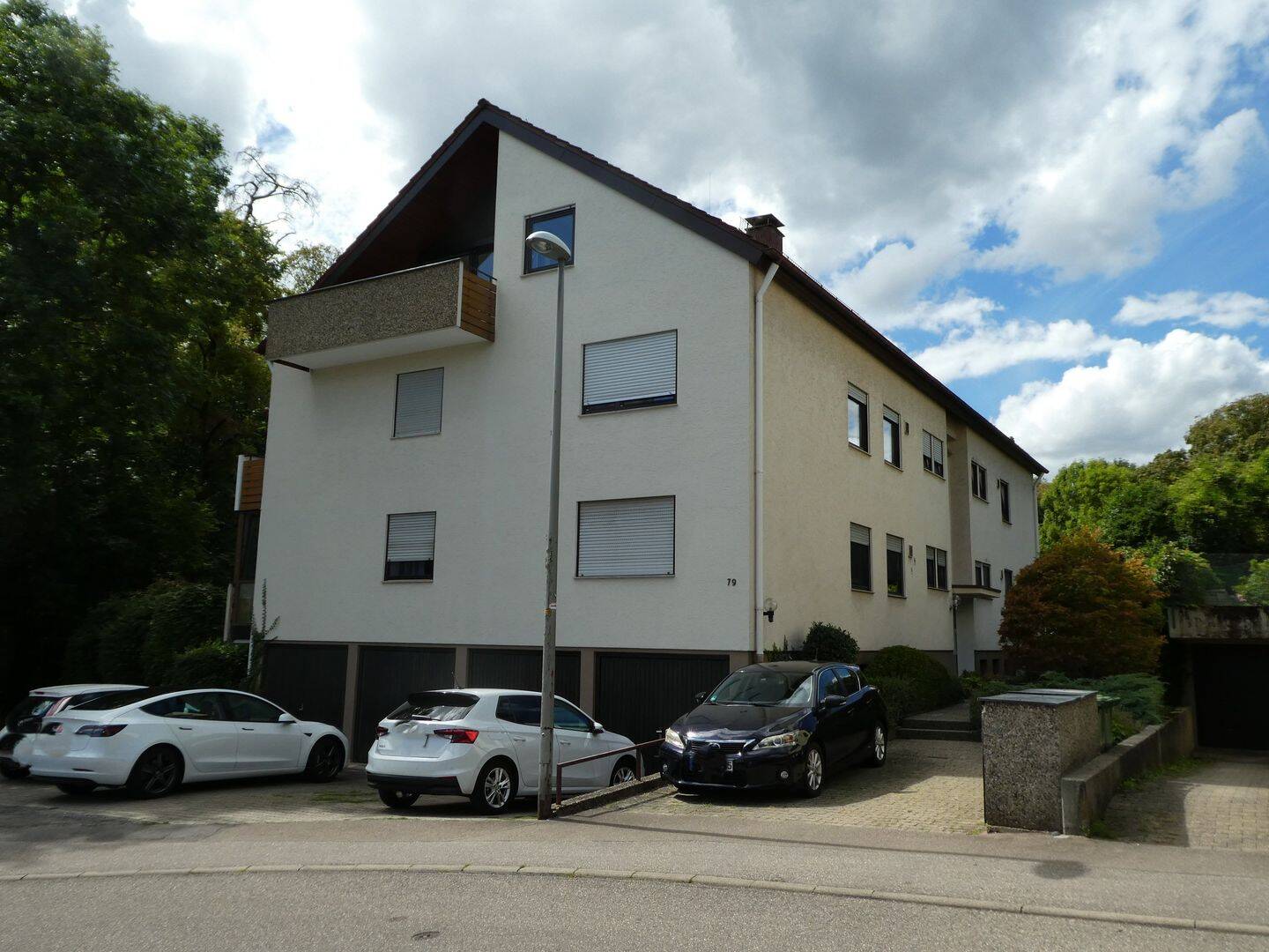 Großzügige 3,5-4-Zimmer-DG-Wohnung direkt am Waldrand von Feuerbach, 70469 Stuttgart (Feuerbach Zuffenhausen)