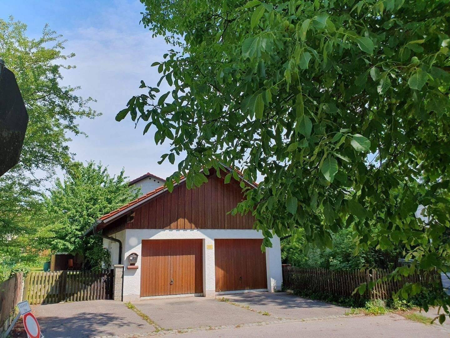 Freistehendes EIN- (oder ZWEI-) FAMILIENHAUS – 1.073 m² Grundstück – 3 GARAGEN, 84478 Waldkraiburg