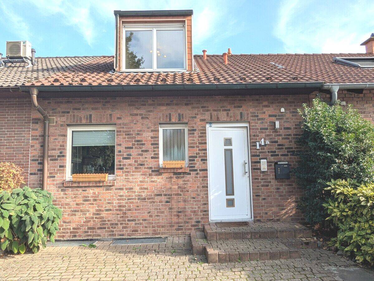 Gemütliches Einfamilienhaus mit Dachterrasse, Einbauküche, Kamin und Garten sucht neue Eigentümer, 41363 Jüchen