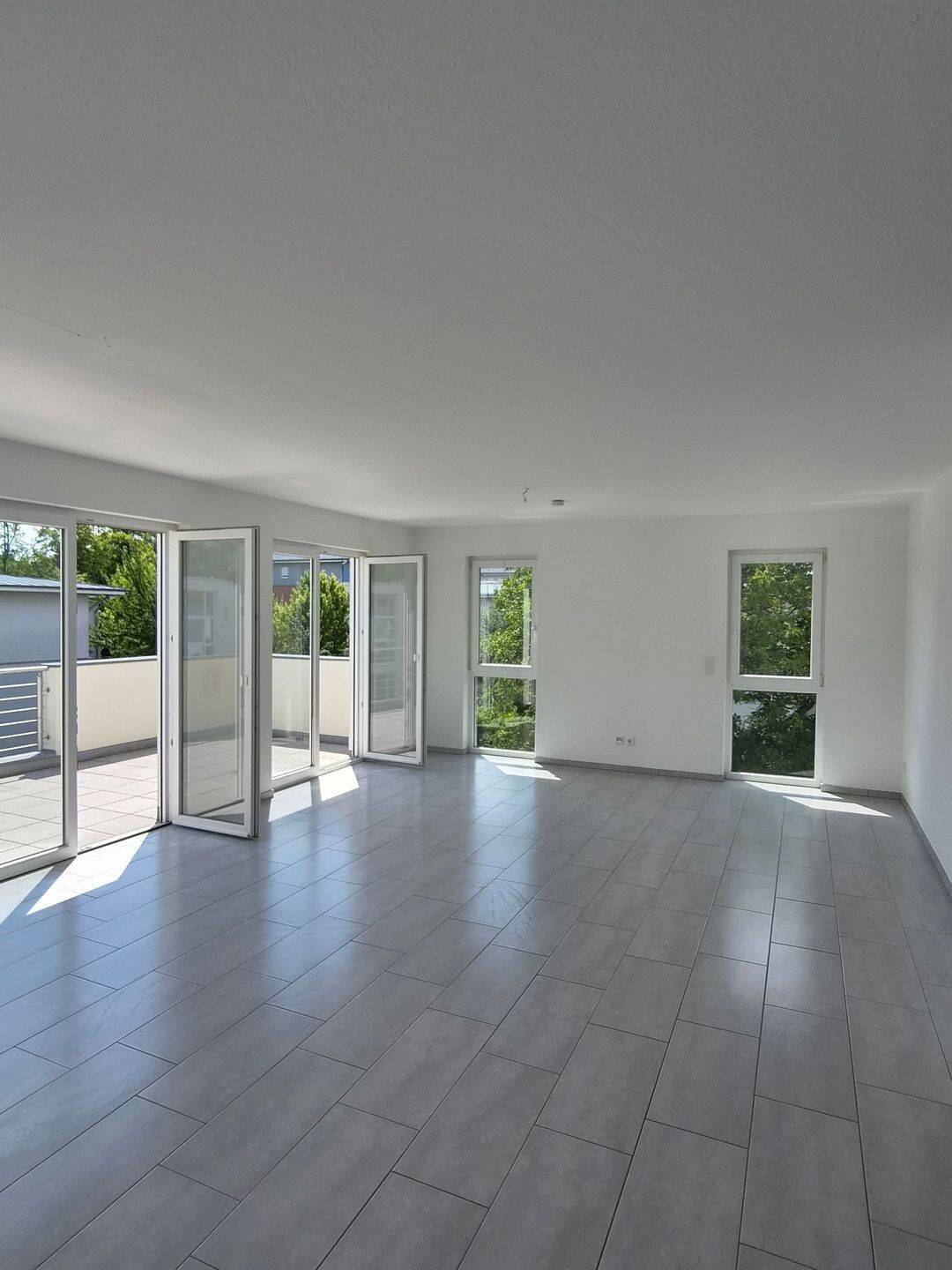 Moderne helle Wohnung mit neuer Marken-EBK, Balkon, Aufzug, nahe Hochschulcampus, von privat, 59494 Soest