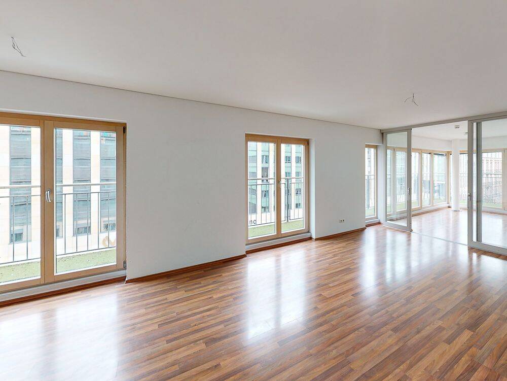 Lichtdurchflutete 2-Zimmer-Wohnung mit Wintergarten, 60329 Frankfurt am Main (Bahnhofsviertel Gallus Gutleutviertel Innenstadt)