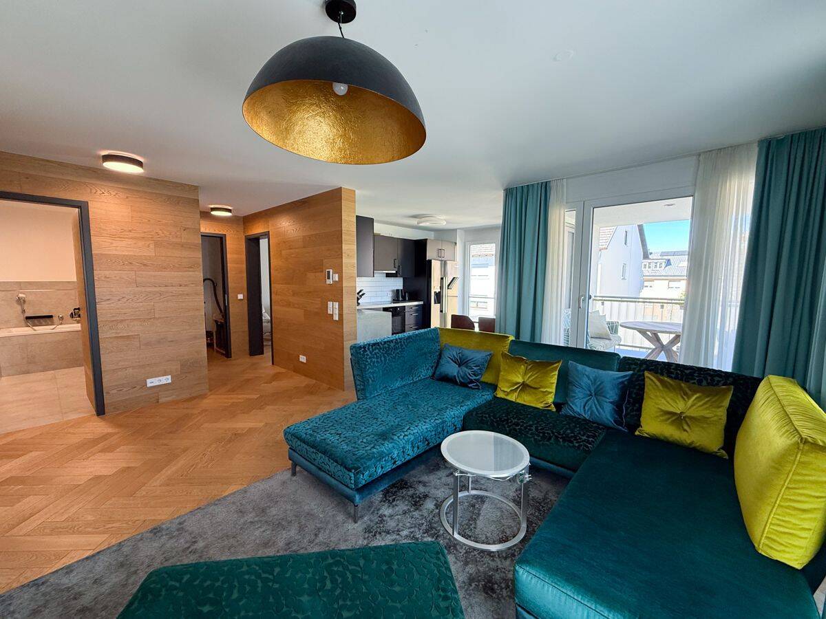 Exklusive, vollmöblierte 3-Zimmer-Neubauwohnung mit Balkon in zentraler Lage von Kirchzarten., 79199 Kirchzarten