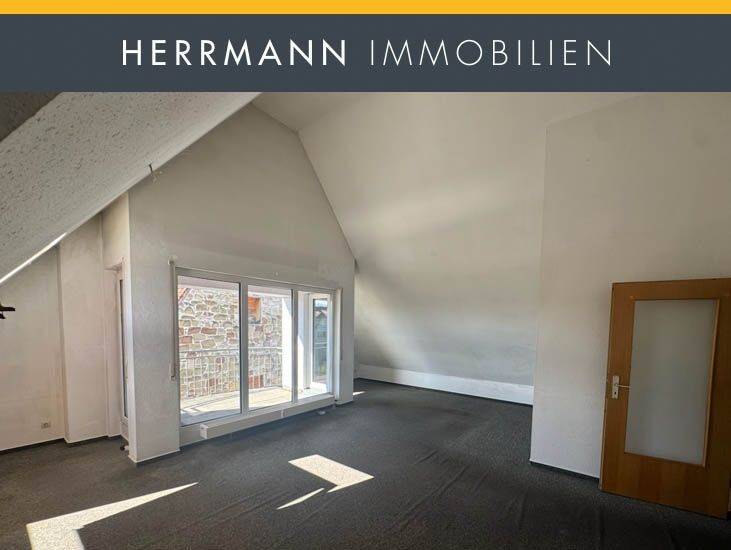 Großzügige Dachgeschosswohnung mit Loggia und viel Potenzial in zentraler Lage von Fellbach, 70734 Fellbach