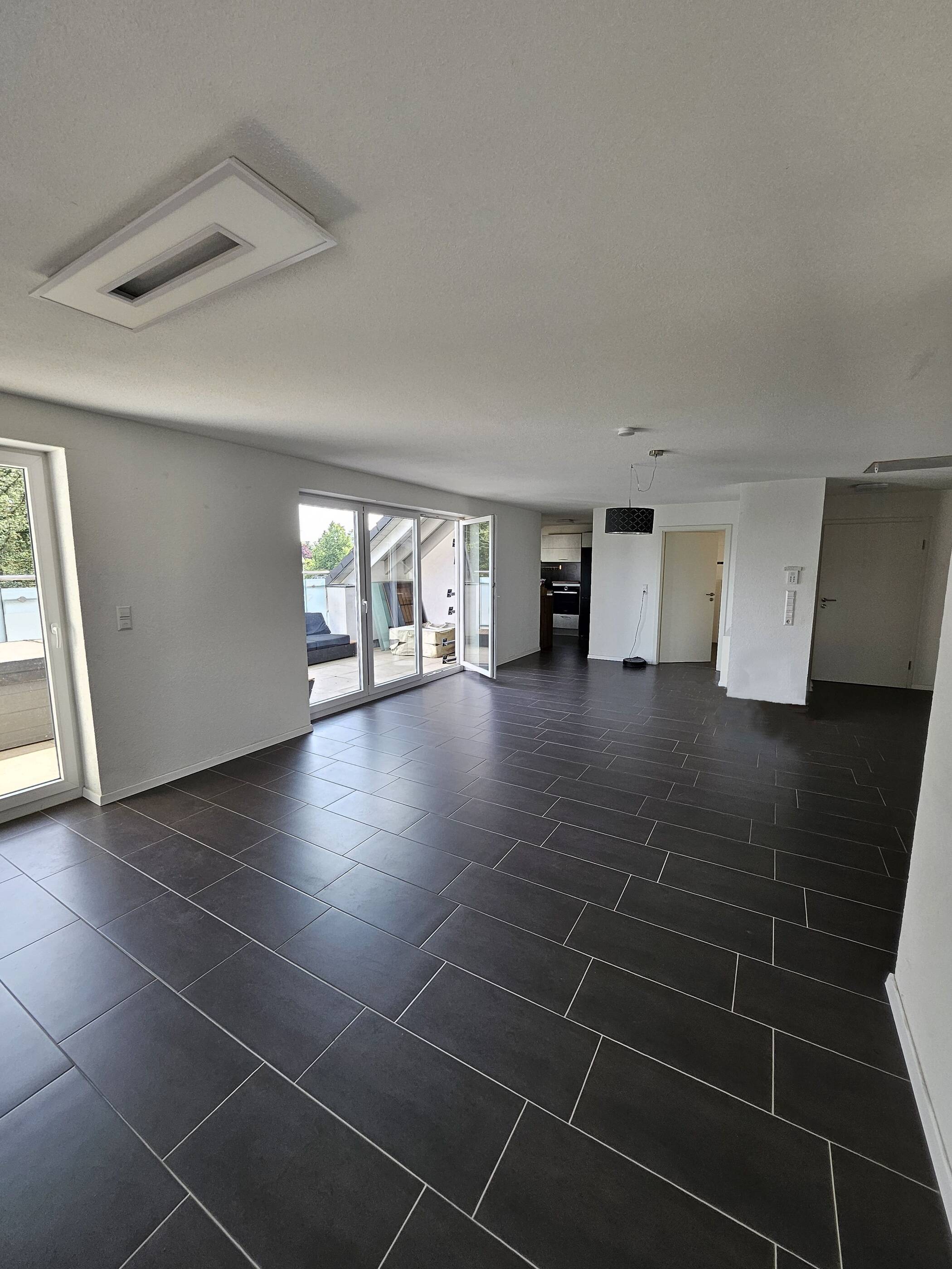 Schöne DG-Wohnung mit Dachterrasse, hochwertiger EBK und Ausstattung in Bodersweier, 77694 Kehl